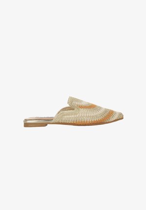 Mule flat slip-on con punta a punta, motivo intrecciato beige e arancione, e un tacco basso in legno.
