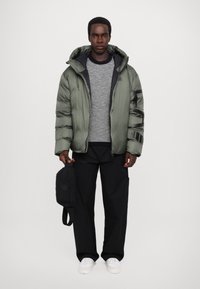 EA7 Emporio Armani GIUBBOTTO - Zimná bunda - beetle
