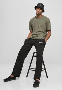 Urban Classics OVERSIZE MELANGE TEE - Basic póló - darkgreen melange