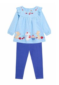 Kék, hosszú ujjú felső fehér pöttyökkel, egér h�ímzéssel és fodros nyakkivágással, egy szolid kék leggings-szel párosítva.