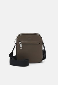 Niet geselecteerd, open brown