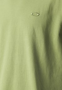 Oakley RELAX TEE 2.0 - T-shirt basic - fern