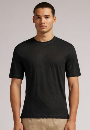 Schwarzes T-Shirt mit kurzen Ärmeln, rundem Hals und einem glatten, leichten Stoff. Einfaches Design ohne auffällige Muster oder Details.