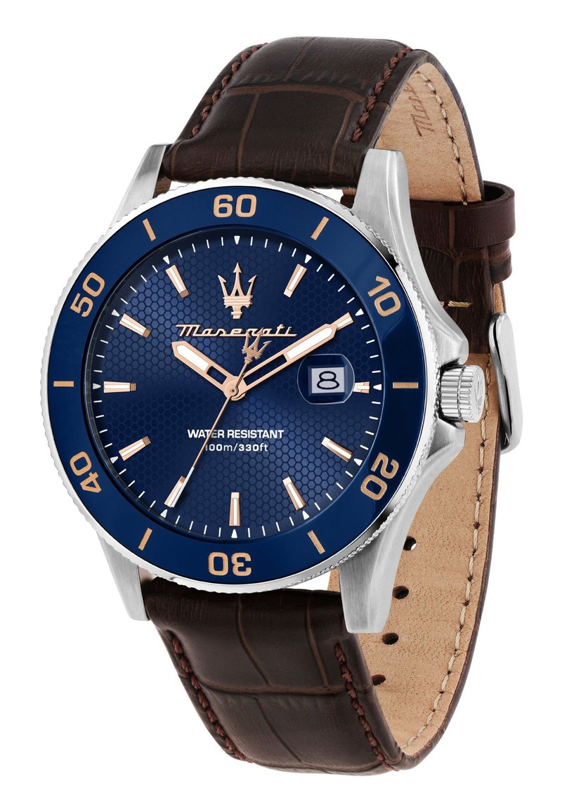 Maserati-Uhr mit Gehäuse aus Edelstahl, braunem Lederarmband, blauer Zifferblatt, goldenen Akzenten, Datumsanzeige und Wasserdichtigkeit bis 100 m.