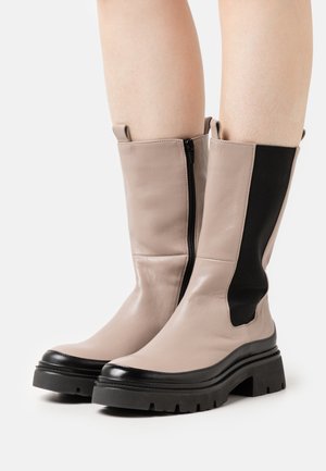Platform boots - dark nude/schwarz