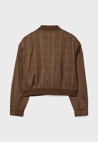 Smeđi karirani bomber jakna s rebrastim ovratnikom i manžetama, dizajnirana s kratkim krojem i mekanom teksturom.