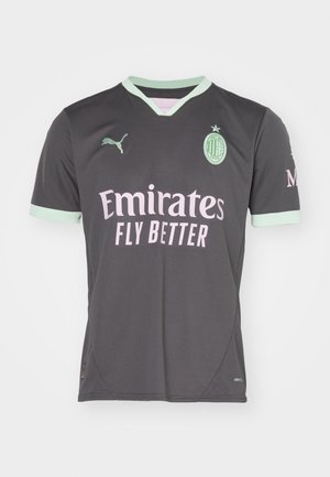 Mørkegrå sportsjersey med mintgrønne accenter, der har v-hals, korte ærmer, "Emirates Fly Better" logo og Puma emblem.