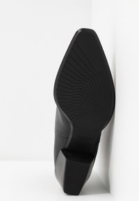 Vagabond Botines - black