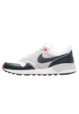 Sneakers - white