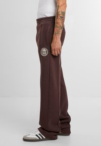 PROHIBITED CAMDEN  - Pantaloni sportivi - brown