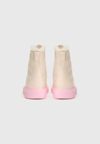 Sorel YOUTH EXPLORER UNISEX - Cizme de iarnă - pearlescent/pink