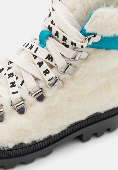 Marni UNISEX - Botins de atacadores - ivory/light blue