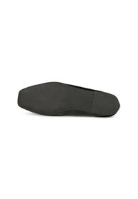 Sole di scarpa piatta nera con superficie in gomma texturizzata, punta leggermente arrotondata e marchio visibile vicino al tallone. Bordi lisci.