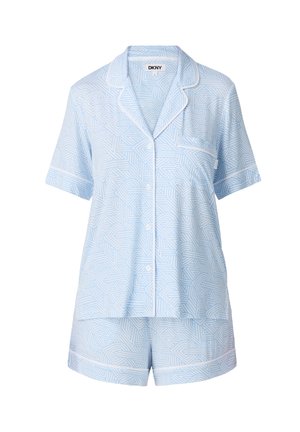 Haut de pyjama bleu clair à manches courtes avec col et poche, assorti à un short avec un motif géométrique blanc.