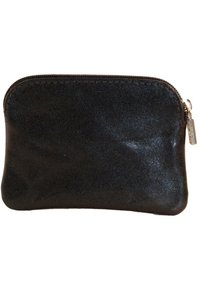 Pochette en simili cuir noir avec fermeture éclair, de forme arrondie, texture lisse et légère brillance. Pas de motifs ni de détails de matériel visibles.