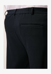 Ei valittu, navy blue