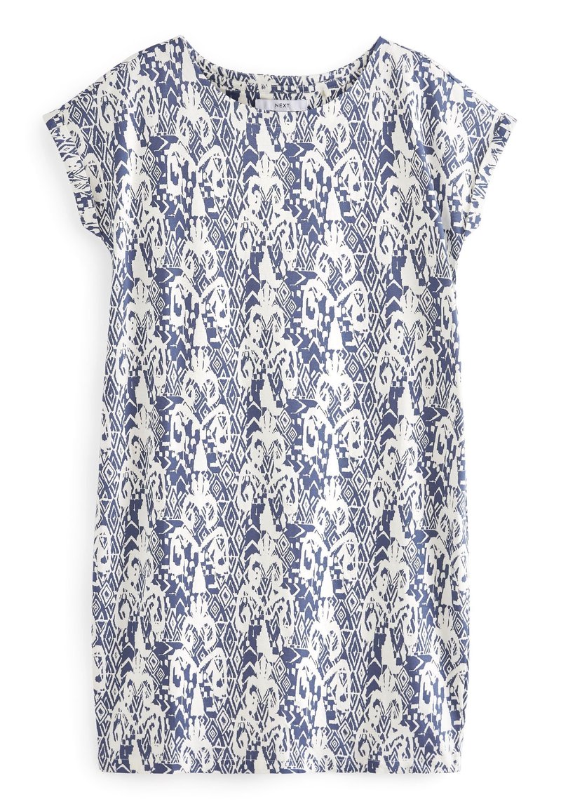 Robe à manches courtes avec un fond bleu et des motifs floraux et géométriques blancs complexes. Tissu doux avec une coupe décontractée.