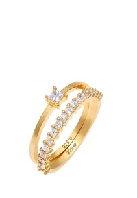 Set di anelli in argento sterling color oro, costituito da un anello con un'unica pietra tagliata a ghiacciolo e una fascia decorata con diverse pietre rotonde.