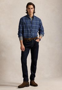 Polo Ralph Lauren PARKSIDE ACTIVE TAPER STRETCH JEAN - Zúžené džíny - dark blue