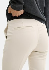 TOM TAILOR MIA SLIM - Chino kalhoty - dusty beige