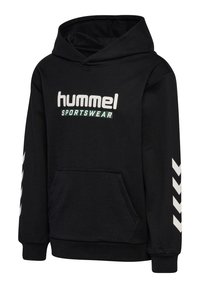 Sort hættetrøje med frontlomme, hvidt "hummel" logo og teksten "SPORTSWEAR". Har hvide chevron-mønstre på ærmerne. Blødt stof.