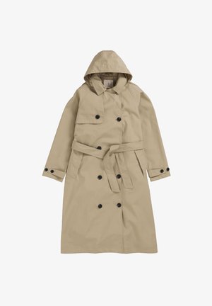 Beige trenchcoat met een capuchon, dubbelbreasted ontwerp, zwarte knopen, een aangesloten riem en zijzakken. Glad textuur en kniehoogte.