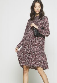 JDY PIPER - Vestido camiseiro - dark navy/rosa ditsy