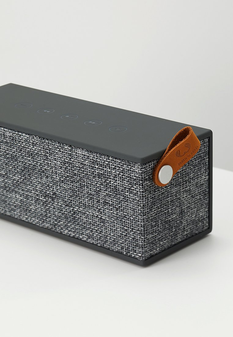 Fresh 'n Rebel ROCKBOX BRICK FABRIQ EDITION BLUETOOTH Fresh 'n Rebel Rockbox Brick Høytaler Concrete Black