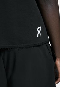 On CLUB CREW - Topp - black