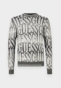 Maglione grigio lavorato a maglia con stampa ripetitiva "GUESS", scollatura rotonda e polsini a coste, con un effetto sfumato da chiaro a scuro.