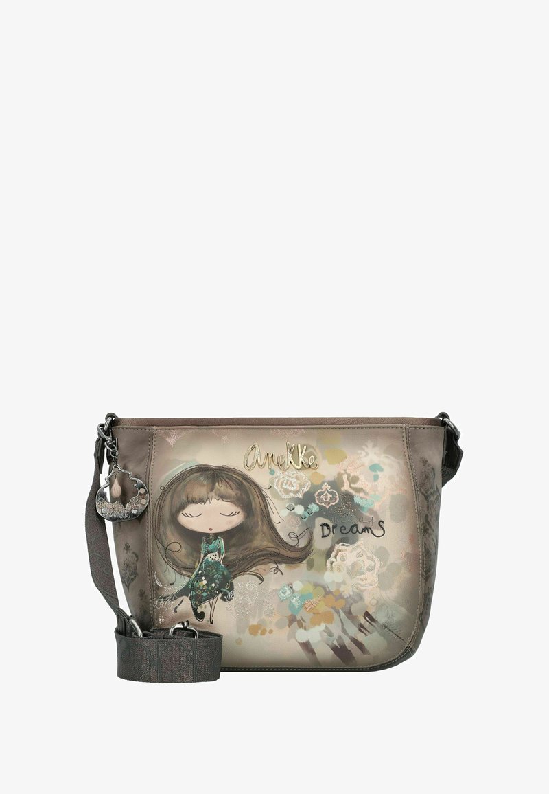 Borsa a spalla in finta pelle marrone con un'illustrazione fantasiosa, hardware argentato e un charm staccabile con la parola "Sogni".