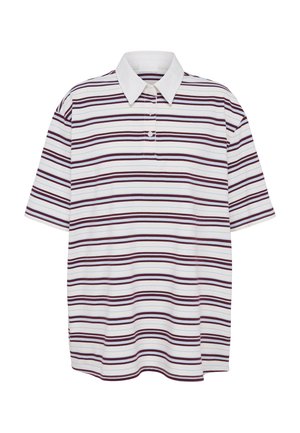 Tricou polo alb cu mâneci scurte, dungi orizontale violet închis și albastru deschis, guler alb și fâșie cu trei nasturi.