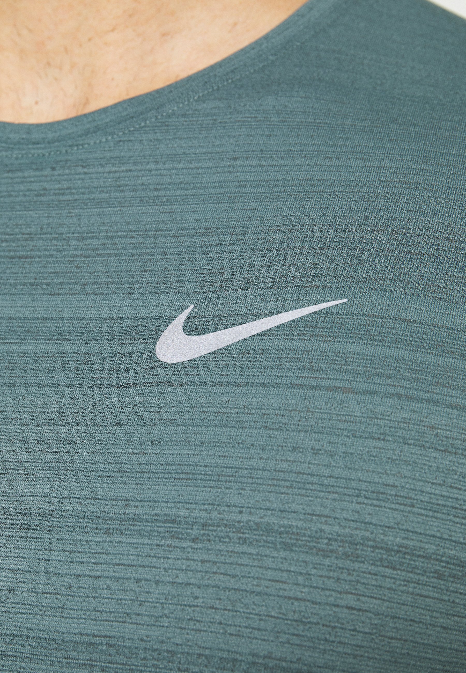 Nike Performance MILER - Sports T-shirt 