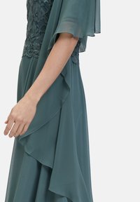 Vera Mont STOLA MIT VOLANT - Poncho - eucalyptus leaf