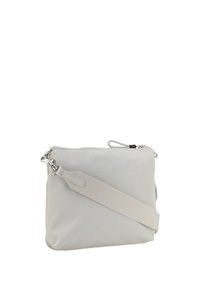 Borsa a spalla in tela grigia chiaro con chiusura a zip, tracolla regolabile in tessuto e dettagli in metallo argentato. Texture liscia e design minimalista.