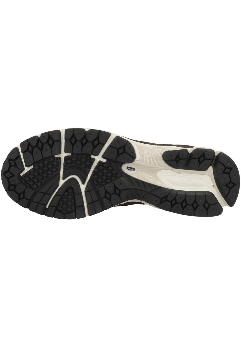 New Balance M 2002 UNISEX - Sneaker low - black coffee sandstone 