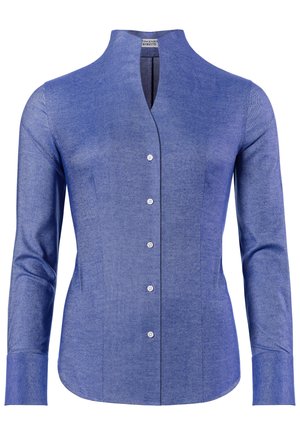 Camicia blu con colletto alto, maniche lunghe e chiusura con bottoni frontale. Realizzata in un tessuto testurizzato con un motivo sottile e bottoni bianchi.