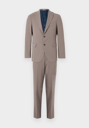 Fato castanho claro com dois botões, lapelas recortadas e bolsos frontais. Calças slim-fit com uma textura suave e um corte ajustado.