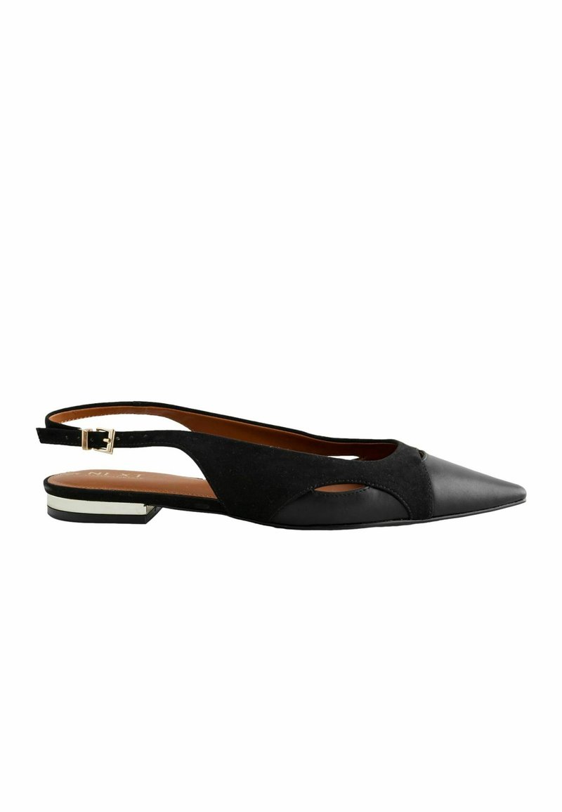 Escarpins noirs à talon ouvert, avec un bout pointu, en cuir suédé et cuir. Talon bas avec des détails d'accent blanc.