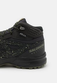 Salomon OUTWAY MID WATERPROOF UNISEX - Zapatillas de senderismo - phantom/black/safety yellow