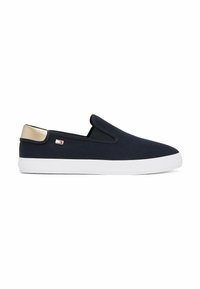 Scarpe slip-on navy con tomaia in tessuto testurizzato, suola in gomma bianca e dettaglio dorato sul tallone. Presentano inserti elastici sui lati per una facile calzata.