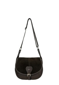 Ciemnobrązowa skórzana i zamszowa torba na ramię z klapą, srebrną klamrą i regulowanym paskiem na ramię.