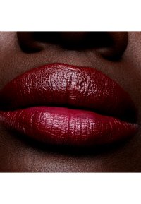 MAC CREMESHEEN LIPSTICK ciemnoczerwony