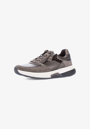 Sport sneakers in gray suede and leather, featuring a textured brown accent, lace closure, and a thick white sole with black tread.
