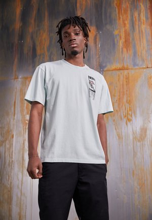 HANADOROBO CHEST UNISEX - Print T-shirt - starlight blue