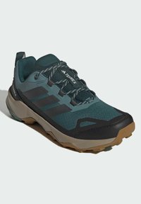 Niebiesko-czarne buty outdoorowe z oddychającą siateczką, wzmocnionym czubkiem, gumową podeszwą i kontrastującymi szarymi sznurowadłami.