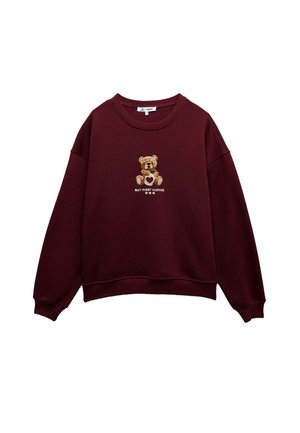 Burgunderfarbener Sweatshirt mit Rundhalsausschnitt und lockerer Passform. Besitzt einen gestickten Bären mit der Aufschrift "BUT FIRST COFFEE" darunter in hellen Farben.