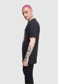 Mister Tee WATERPAINT SKULL - Marškinėliai su spaudiniu - black