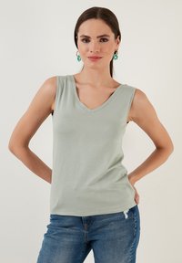 Unselected, almond green
