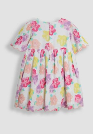 Rochie florală cu mâneci scurte, ondulate. Confecționată dintr-un material ușor, prezintă flori colorate în nuanțe de roz, galben și violet pe un fond alb.